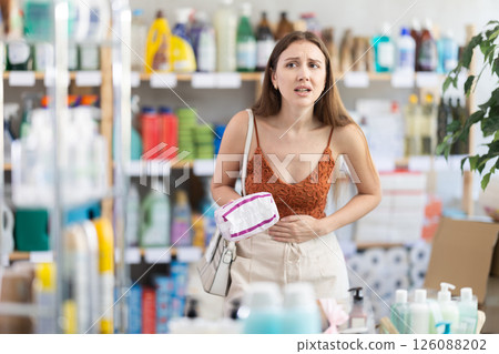 Girl suffers from menstrual pain and chooses pads 126088202