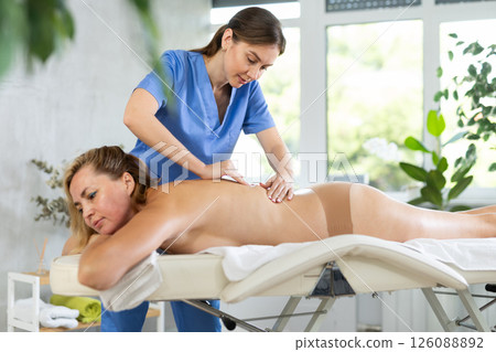 Woman get course of physiotherapy 126088892