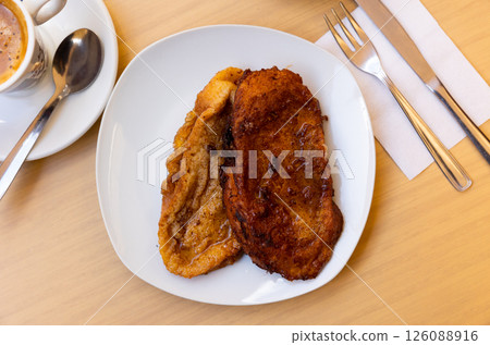 Sweet Spanish treat for Holy Week torrijas de leche Sweet Spanish treat for Holy Week torrijas de leche 126088916