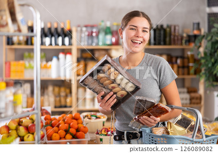 Young woman choosing sweets in grocery store Young woman choosing sweets in grocery store 126089082