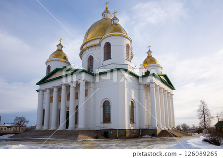 Golden domed Trinity Cathedral in city of Morshansk in winter, Russia Golden domed Trinity Cathedral in city of Morshansk in winter, Russia 126089265