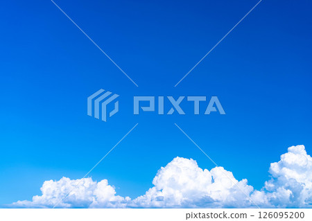 [Summer material] Image material of a summer sky with cumulonimbus clouds [Nagano Prefecture] 126095200