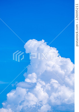 [Summer material] Image material of a summer sky with cumulonimbus clouds [Nagano Prefecture] 126095211