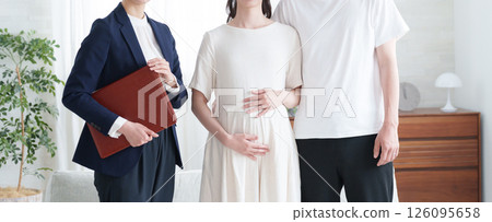 Planner and pregnant couple Planner and pregnant couple 126095658