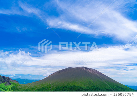 [Mountain material] Mt. Asama seen from Tommy's Head in summer [Nagano Prefecture] 126095794