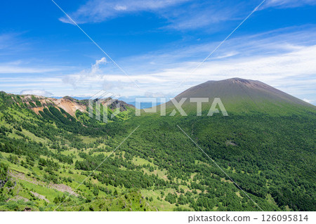 [山素材] 夏天從富美頭上看到的淺間山[長野縣] 126095814