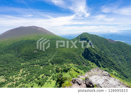 [山素材] 夏天從富美頭上看到的淺間山[長野縣] 126095815