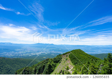 [Mountain material] View of Zenkoji Plain from Tommy's Head in summer [Nagano Prefecture] 126095835