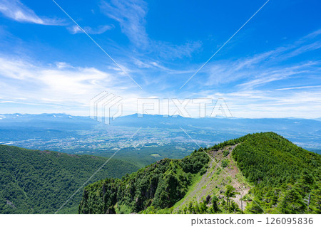 [Mountain material] View of Zenkoji Plain from Tommy's Head in summer [Nagano Prefecture] 126095836