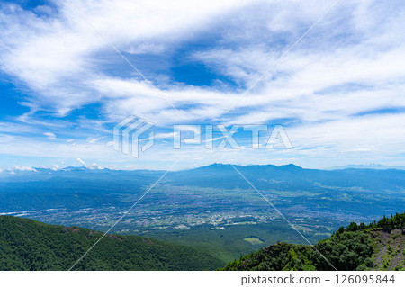 [Mountain material] View of Zenkoji Plain from Tommy's Head in summer [Nagano Prefecture] 126095844