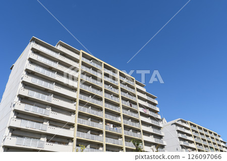 Mansion in the blue sky 126097066