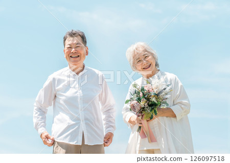 Senior man giving a bouquet of flowers (couple, wedding anniversary, Mother's Day) 126097518
