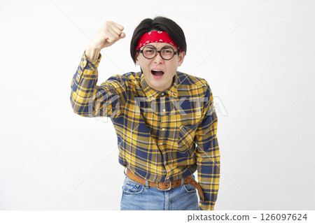秋葉原 男性 憤怒 暴力 白色背景 126097624
