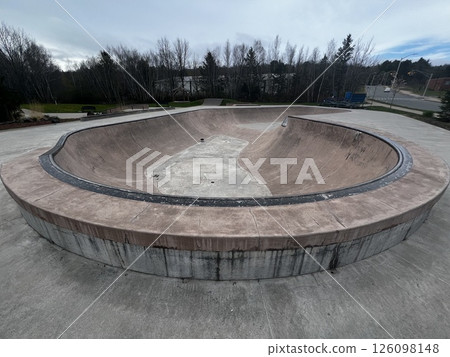 A skateboard ramp bowl installed in a park 126098148
