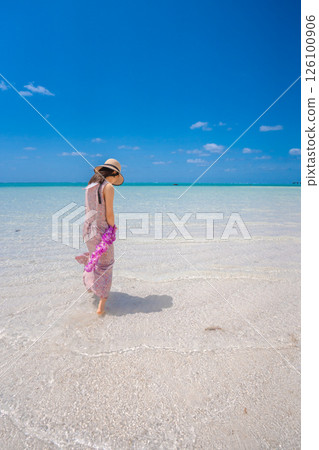 【熱帶度假勝地】蔚藍的天空與沙灘上無盡的沙紋 126100906