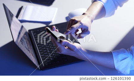 Digital innovation and smart work for a data-driven future. Strategic investment analysis and business growth. 126101390