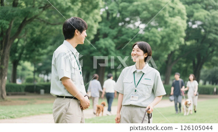 與同事舒適合作的員工 126105044