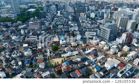 現代城市和道路的鳥瞰圖 現代城市和道路的鳥瞰圖 126105536