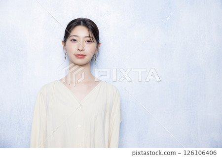 Young lady's portrait 126106406