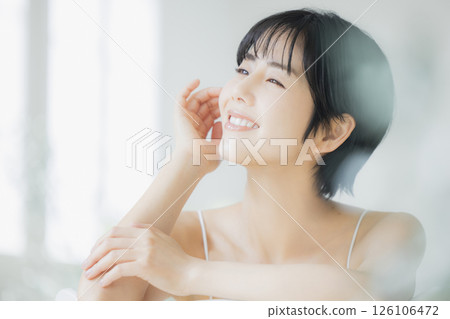 年輕女性的美麗形象 126106472