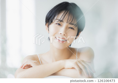 年輕女性的美麗形象 年輕女性的美麗形象 126106473