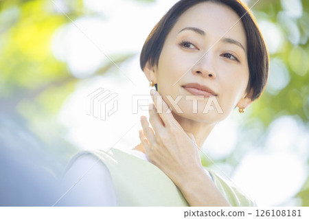 美麗微笑的女人 美麗微笑的女人 126108181