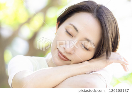 Beauty smiling woman 126108187