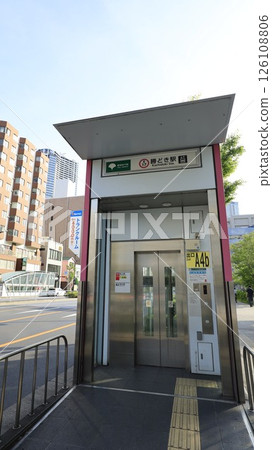 Exit A4b at Kachidoki Station on the Toei Oedo Line is an elevator-only exit. Exit A4b at Kachidoki Station on the Toei Oedo Line is an elevator-only exit. 126108806