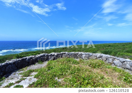 The southernmost point of Japan, Hateruma Island, Sokona Tameike Observatory (view facing south) 126110528