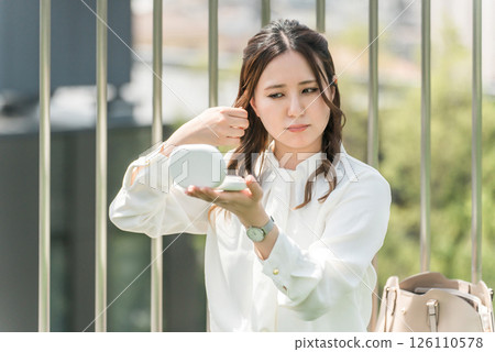 女人補妝/化妝（粉底、皮膚粗糙、痤瘡、粉刺、緊緻、乾燥） 126110578