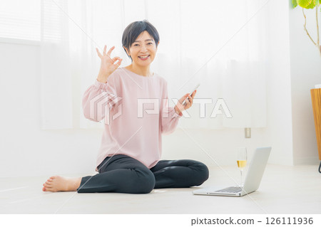 A woman using a computer 126111936