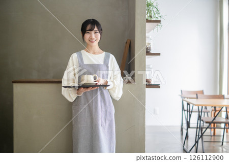 カフェ店員 126112900