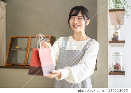 Shop clerk Shop clerk 126113065