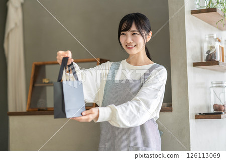 Shop clerk Shop clerk 126113069