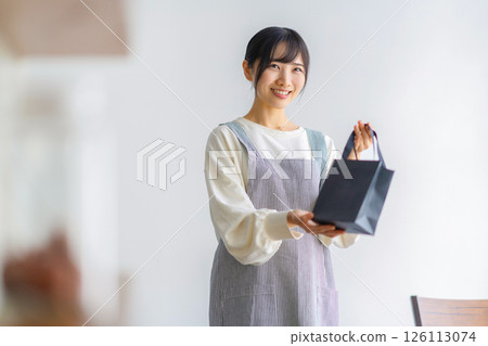 Shop clerk Shop clerk 126113074