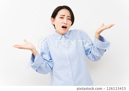 穿長袖襯衫的女人 126113415