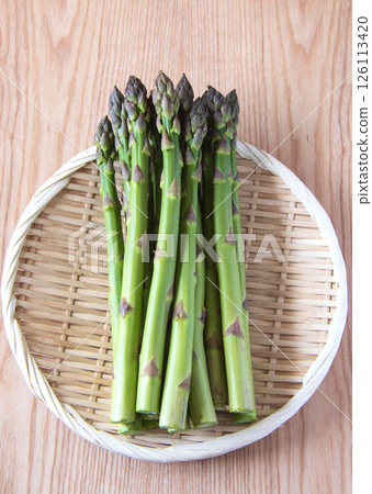 Green asparagus Green asparagus 126113420