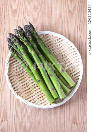 Green asparagus 126113423