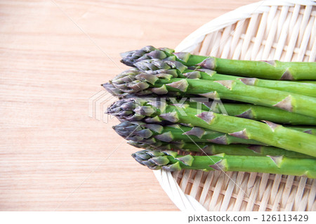 Green asparagus 126113429
