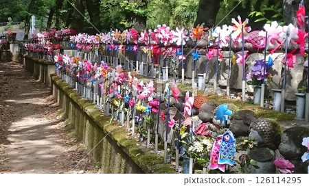 Sentaikoiku Jizo Bodhisattva in the grounds of Zojoji Temple 126114295