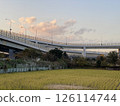 田野裡的公路交叉口 126114744