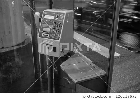 電話亭和計程車 126115652