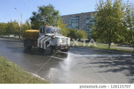 road, truck, cleanup 126115707