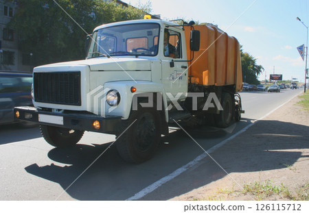 road, truck, cleanup 126115712