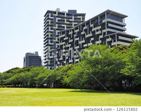 Apartment complex in Mihama Ward, Chiba City 126115802