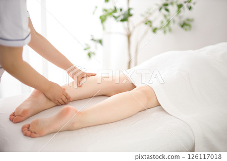 美容師 足部按摩 20多歲女性 126117018
