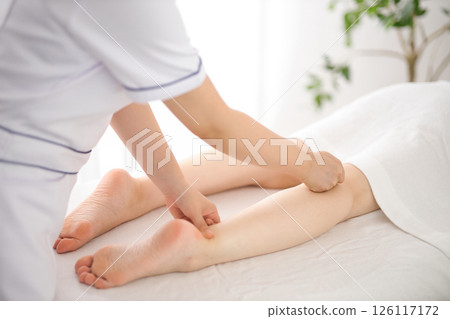 Esthetician Foot massage Female in her 20s Esthetician Foot massage Female in her 20s 126117172