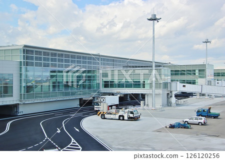 Haneda Airport, Terminal 2 Main Building Connection (Tokyo) 126120256