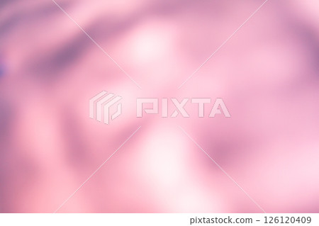 水中搖曳的粉紅色陰影影像（庫存照片） 126120409