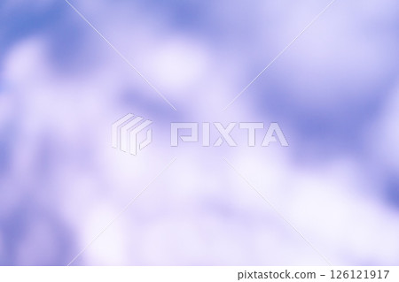 水中搖曳陰影的紫色影像(庫存照片) 水中搖曳陰影的紫色影像(庫存照片) 126121917